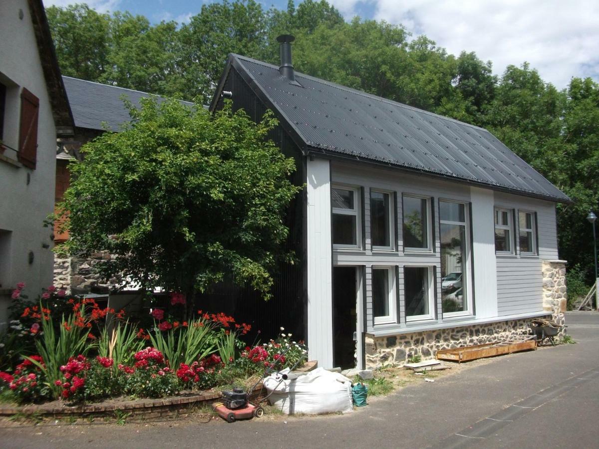 Gîte très lumineux Vernines Extérieur photo