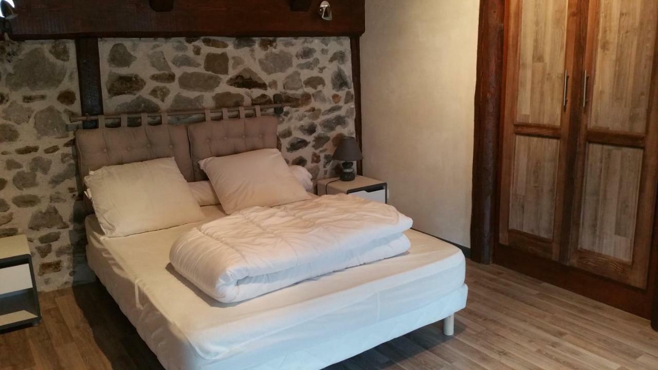 Gîte très lumineux Vernines Extérieur photo